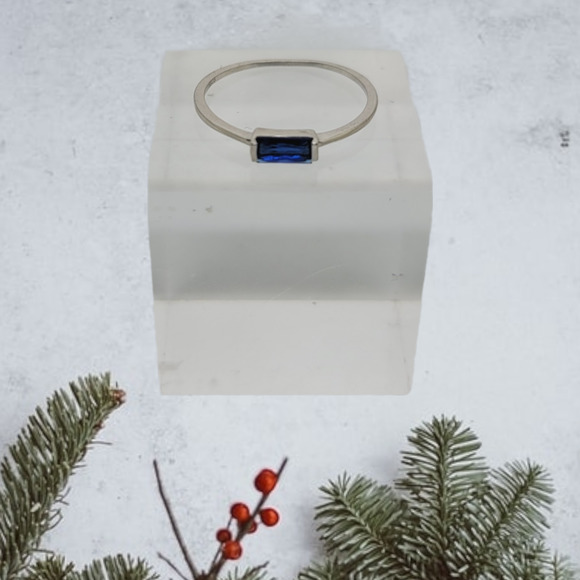 .25ct Simulated Sapphire Baquette Rhodium Plated 925 Solitaire Ring - Picture 4 of 5